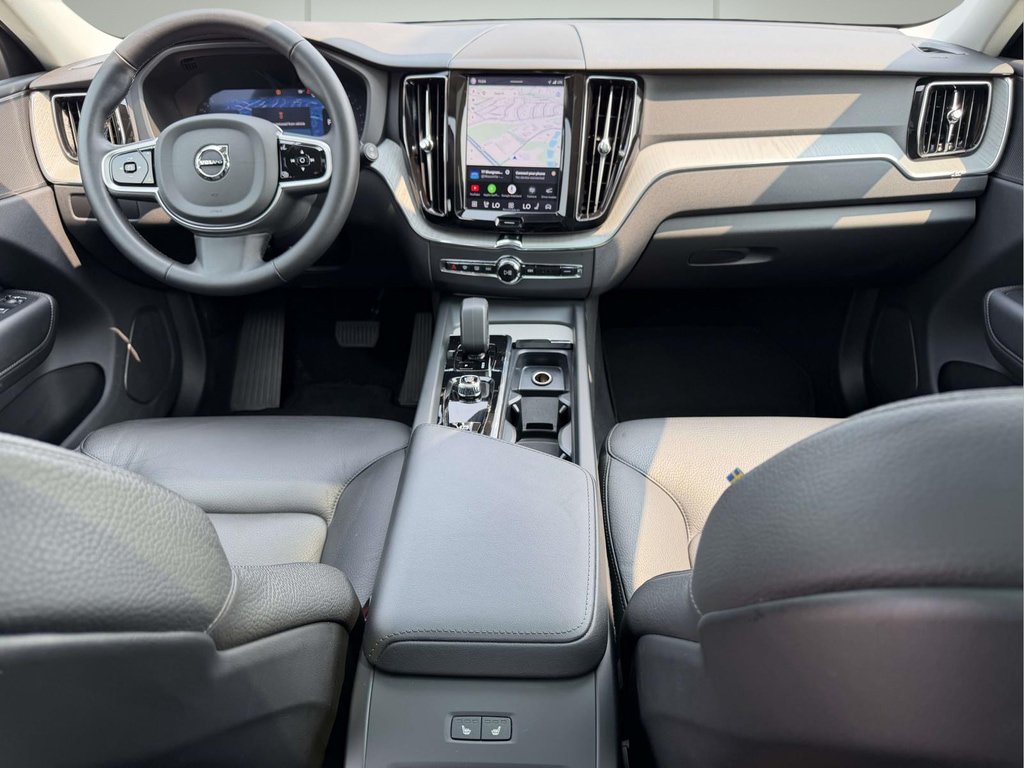 Used 2025 Volvo XC60 B5 Plus AWD/4WD image 2