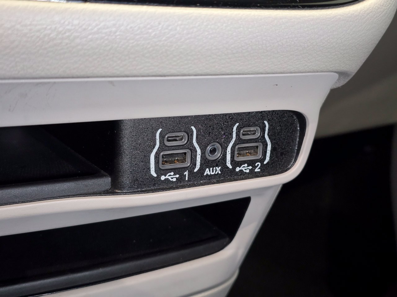 Used 2023 Chrysler Voyager LX FWD image 20