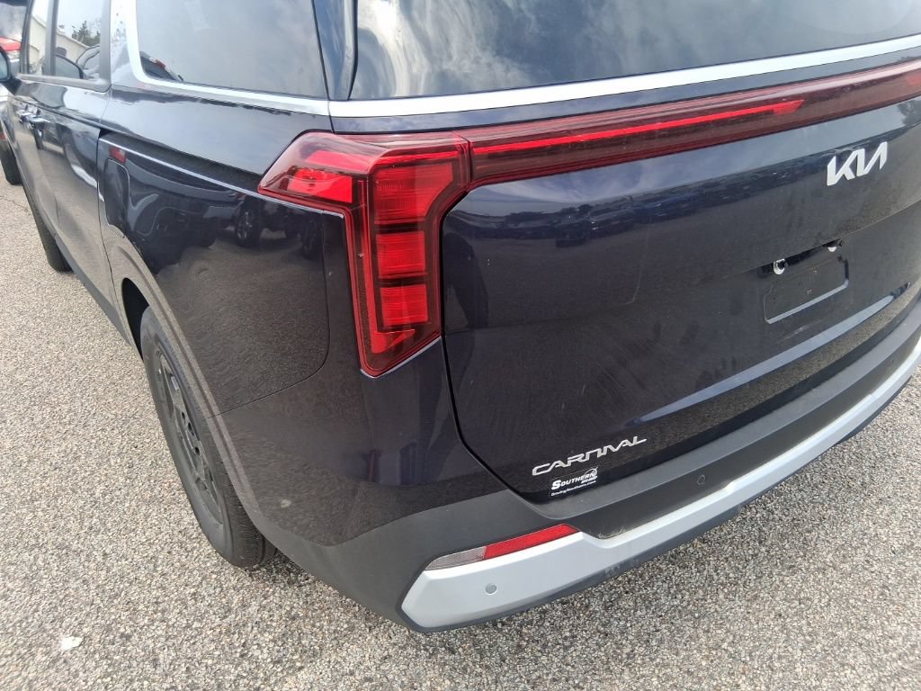 Certified 2026 Kia Carnival FWD image 9