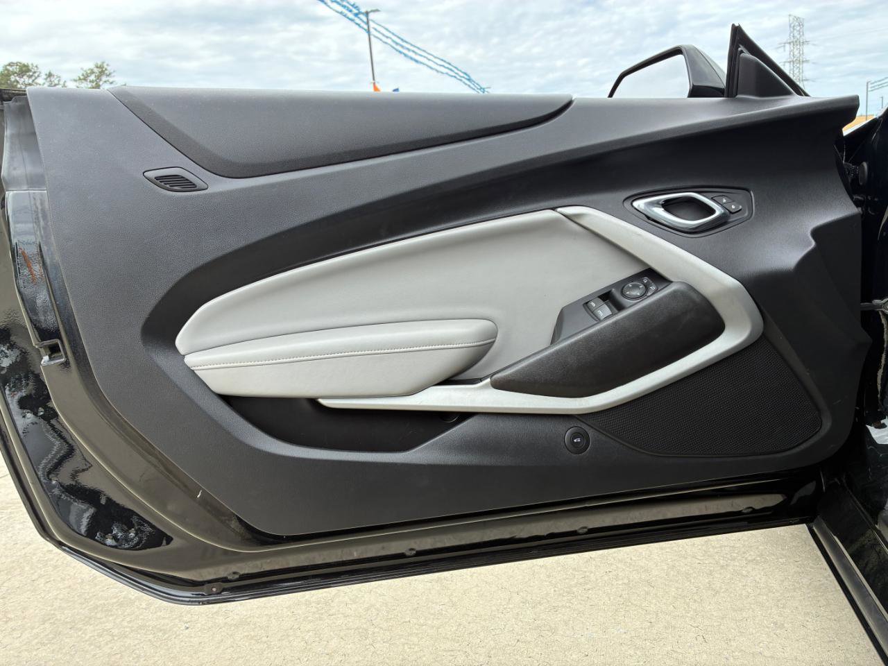 Used 2018 Chevrolet Camaro LT w/ RS Package image 8