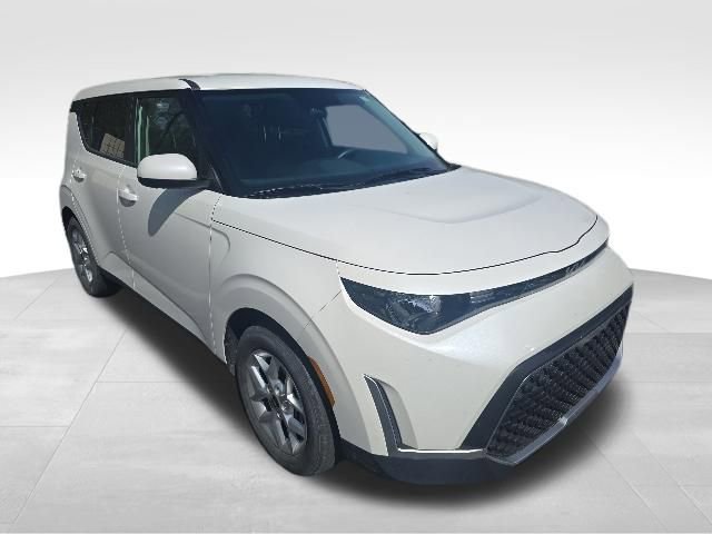 Used 2024 Kia Soul LX w/ Option Group 015 FWD image 10