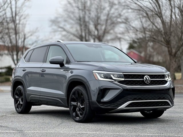Used 2022 Volkswagen Taos SEL w/ Panoramic Sunroof Package image 3