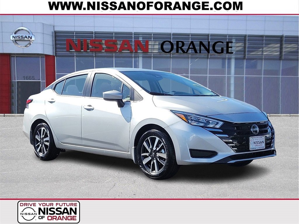 New 2025 Nissan Versa SV w/ Trunk Package