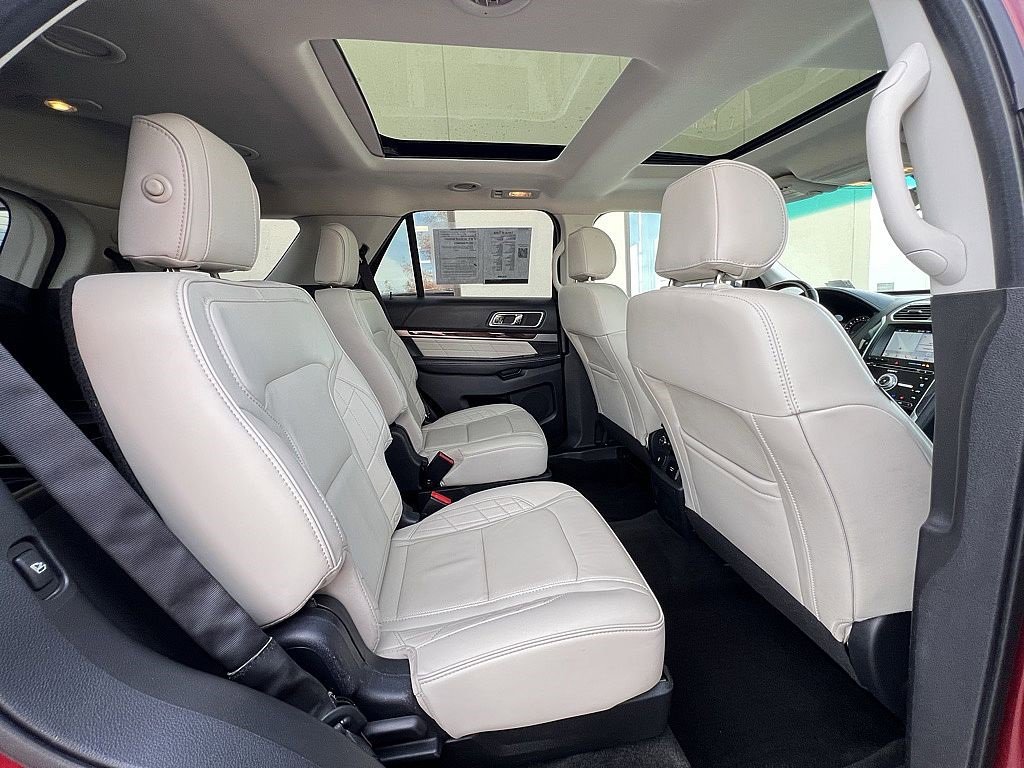 Used 2017 Ford Explorer Platinum image 25
