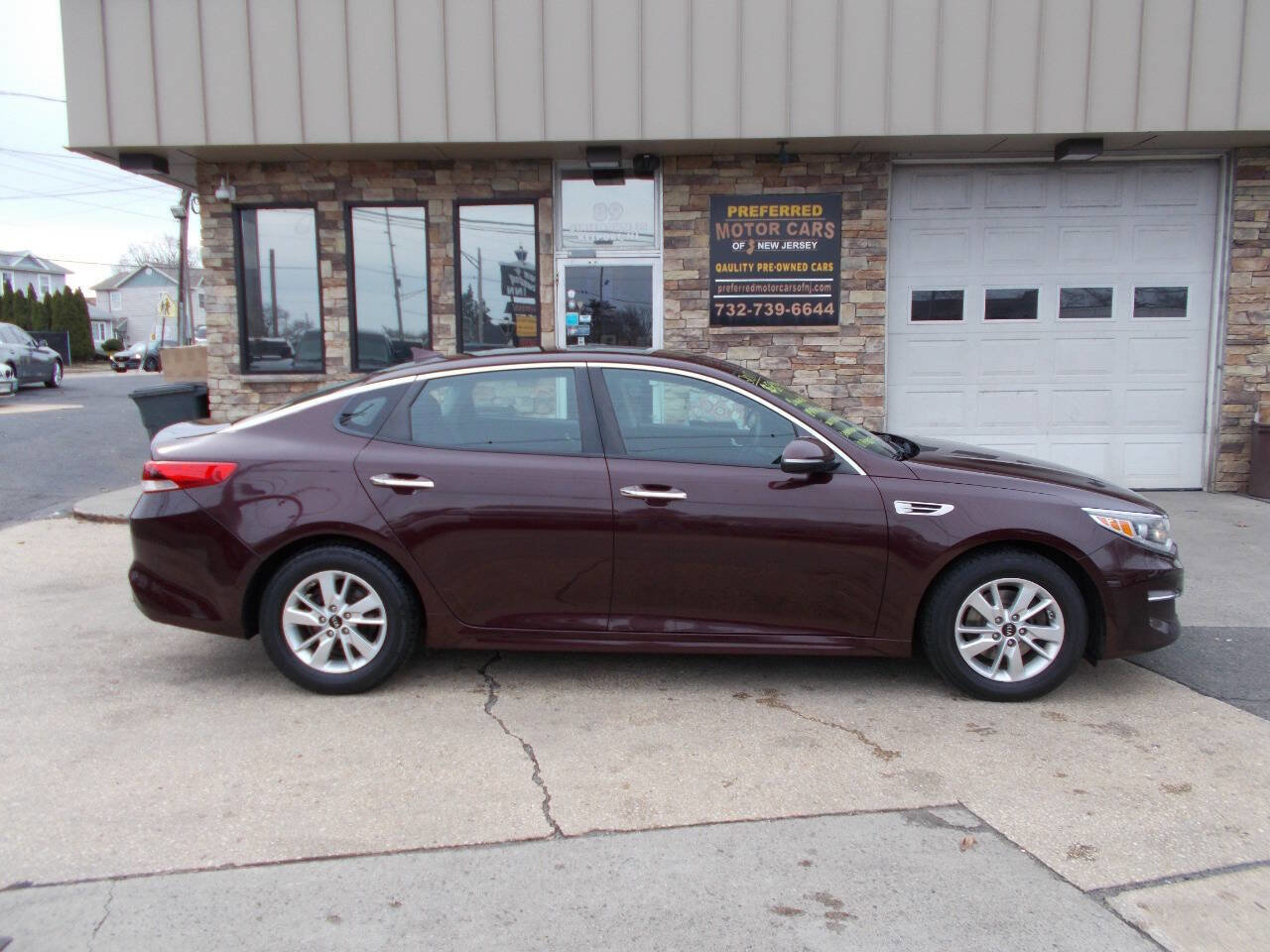 Used 2017 Kia Optima LX image 2