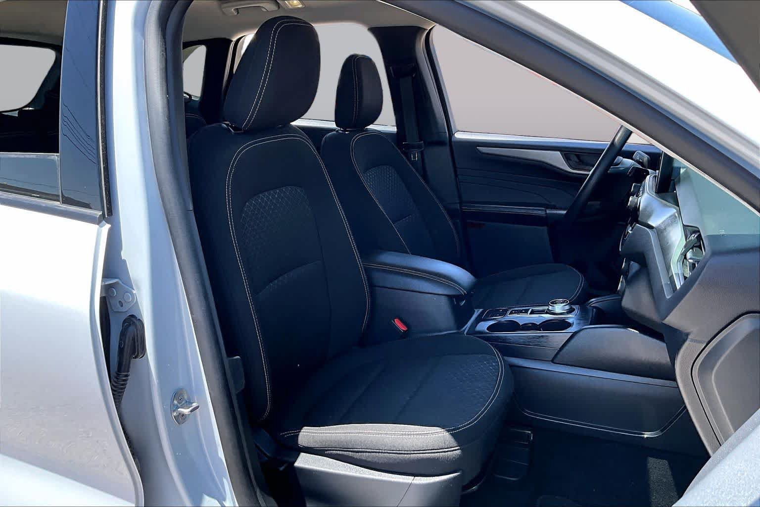 Certified 2025 Ford Escape Active FWD image 9