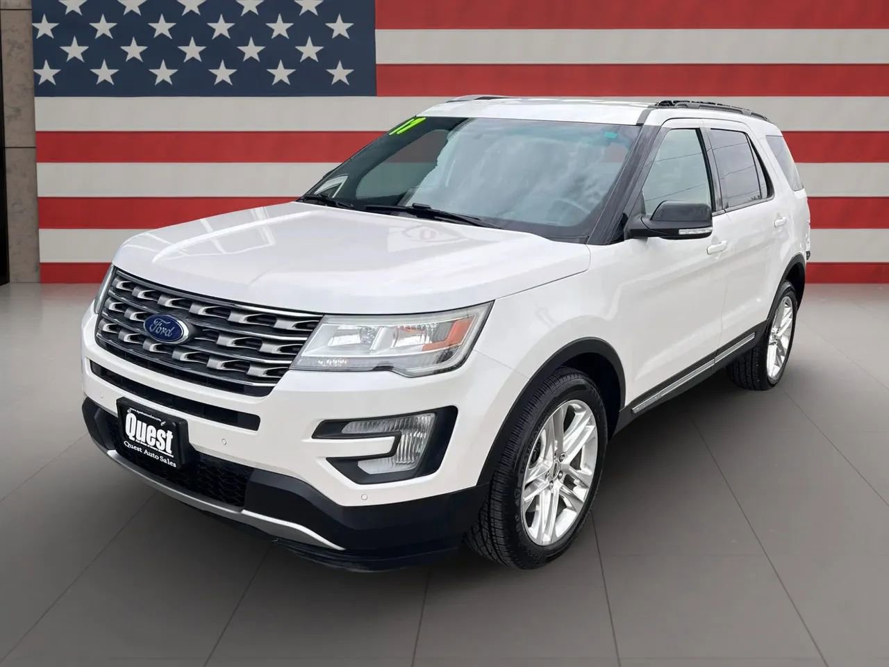 Used 2017 Ford Explorer XLT w/ Equipment Group 202A image 6