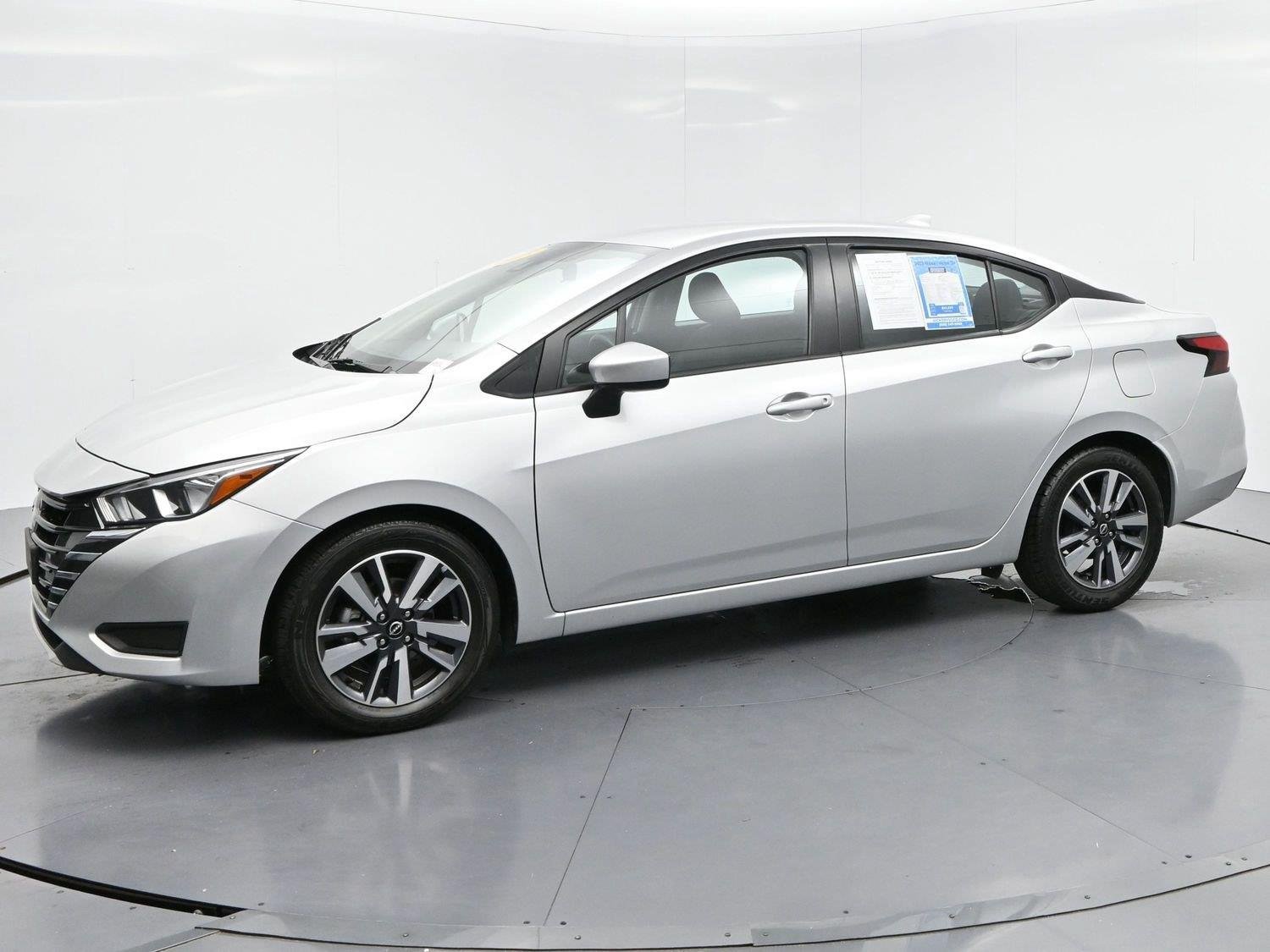 Used 2023 Nissan Versa SV FWD image 4