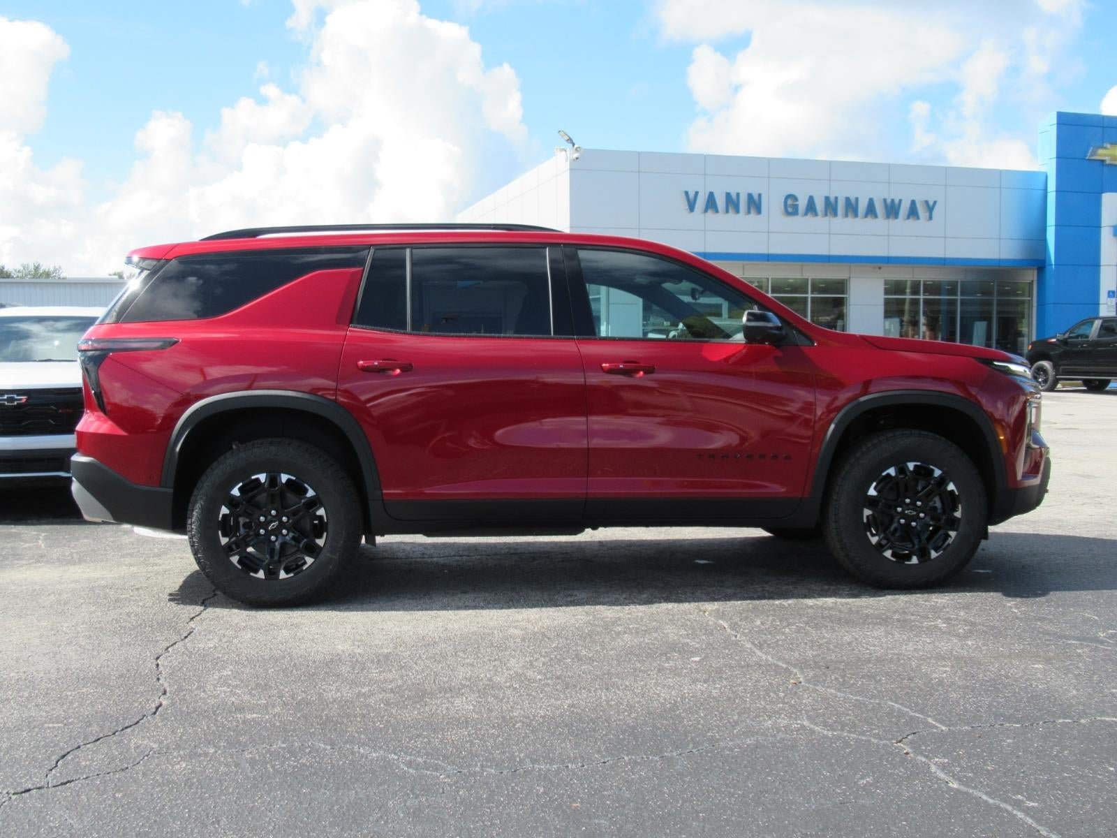New 2027 Chevrolet Traverse Z71 w/ Enhanced Driving Package AWD/4WD image 4