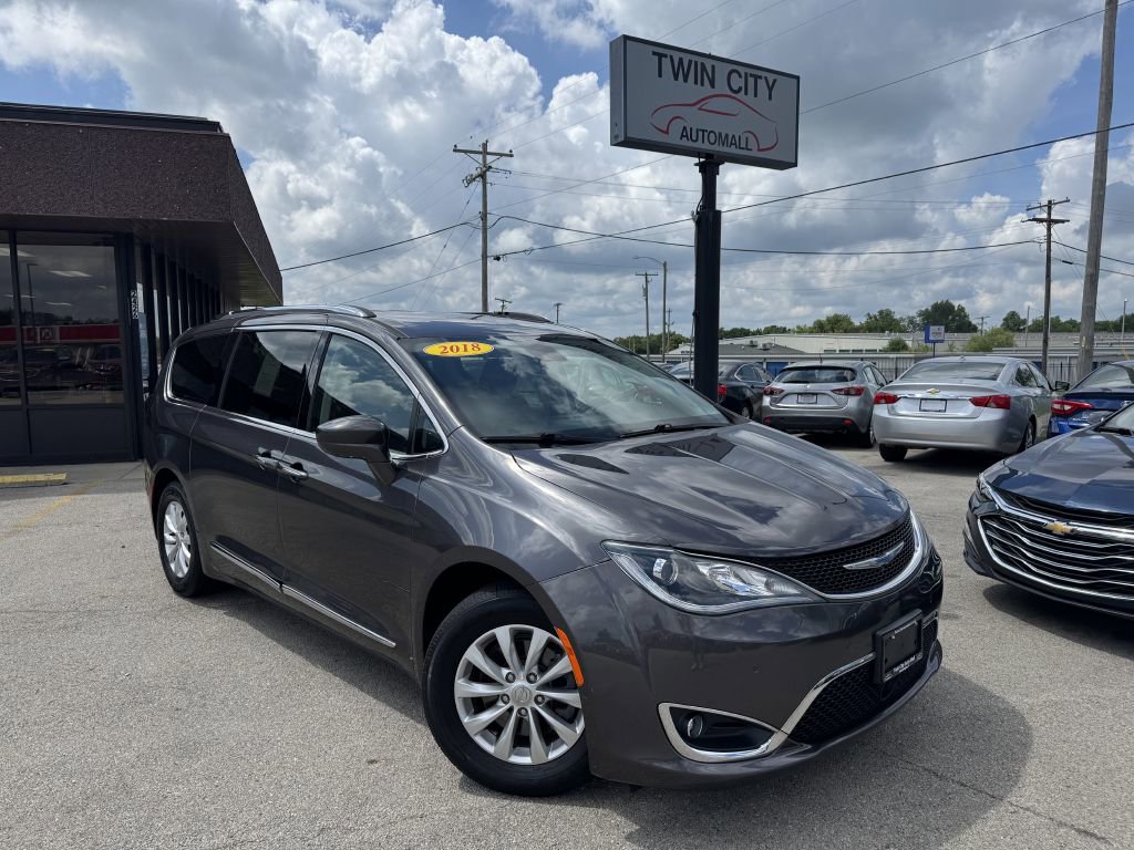 Used 2018 Chrysler Pacifica Touring-L w/ Advanced Safetytec Group
