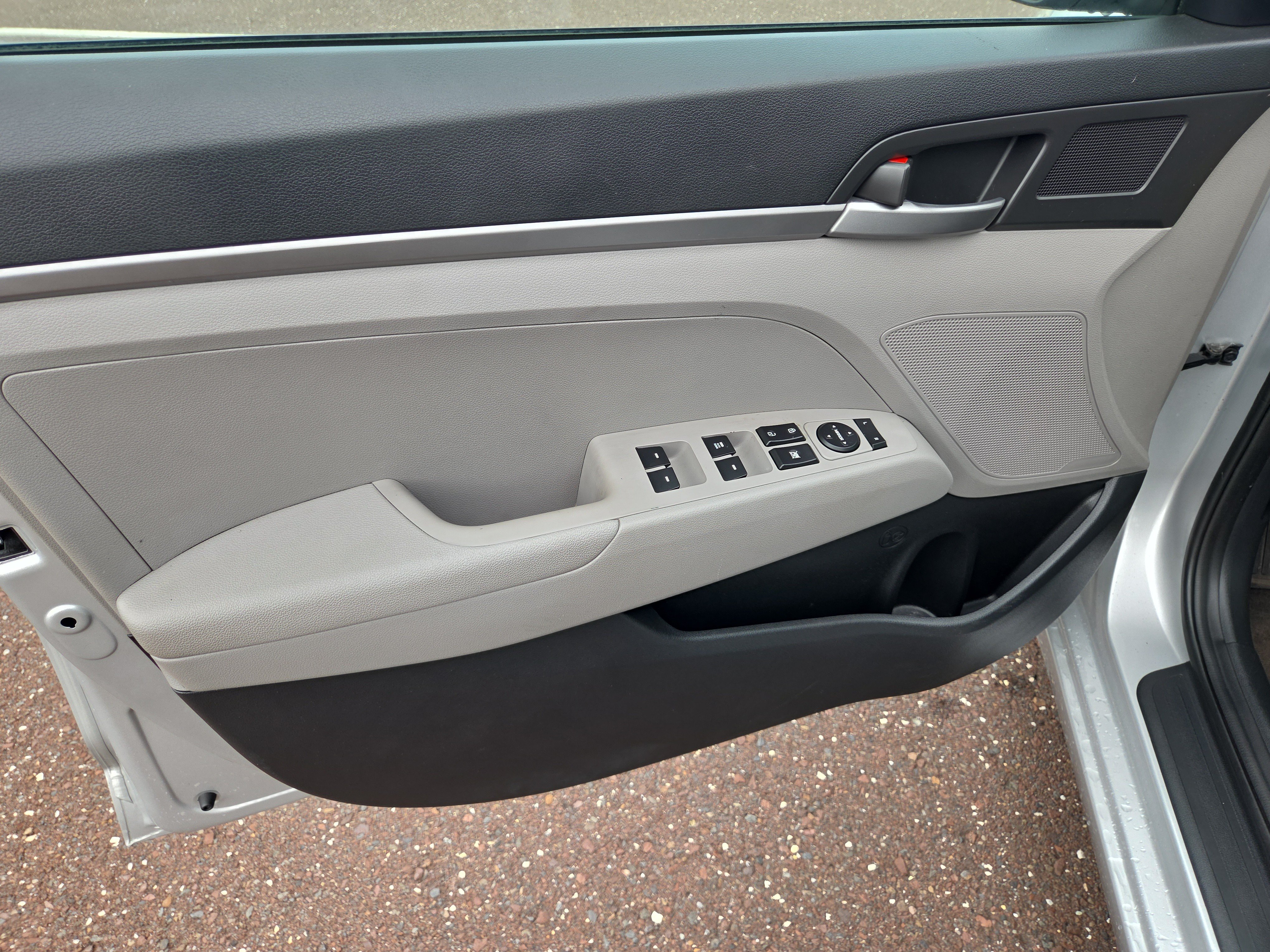 Used 2017 Hyundai Elantra SE FWD image 14