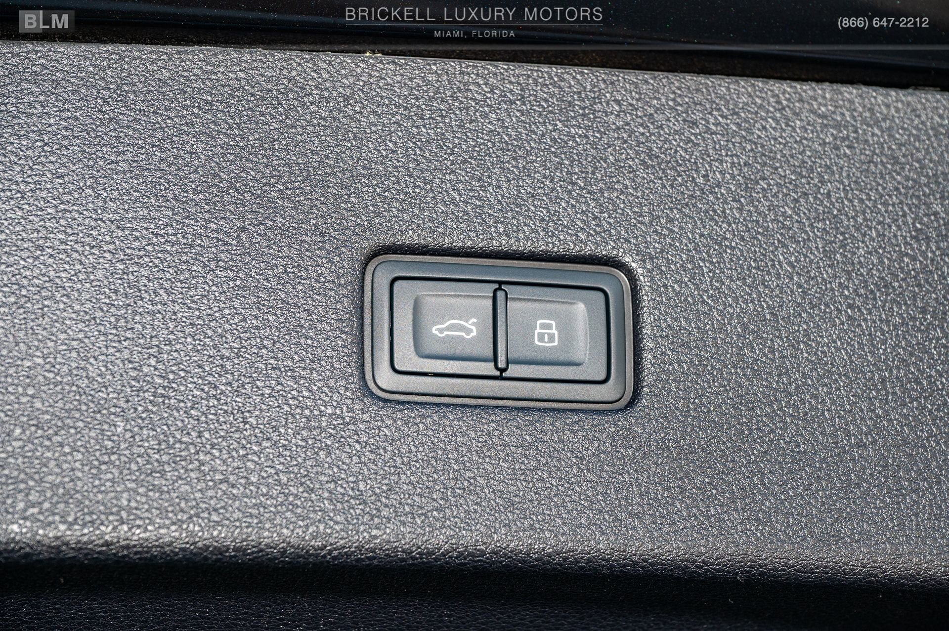 Used 2025 Audi Q8 Prestige image 17