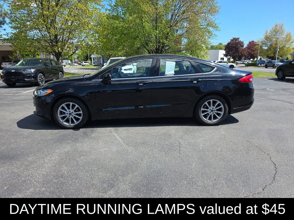 Used 2017 Ford Fusion SE w/ Fusion SE Technology Package FWD image 5