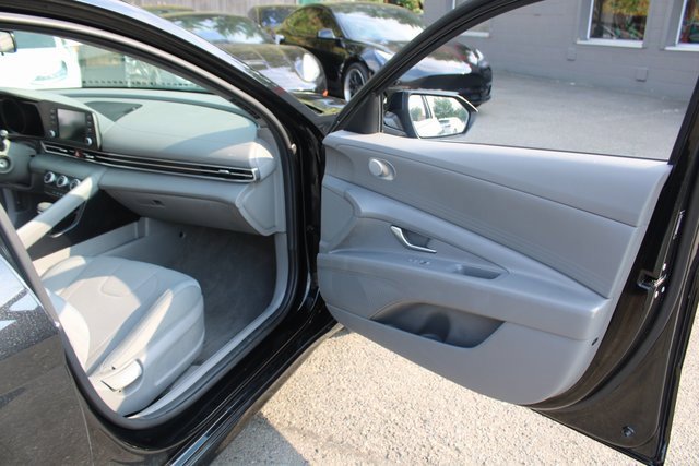 Used 2022 Hyundai Elantra SE image 22