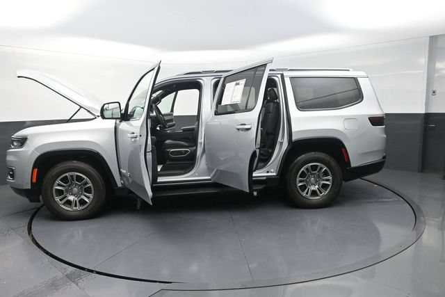Used 2023 Jeep Wagoneer 4WD w/ Convenience Group I image 33