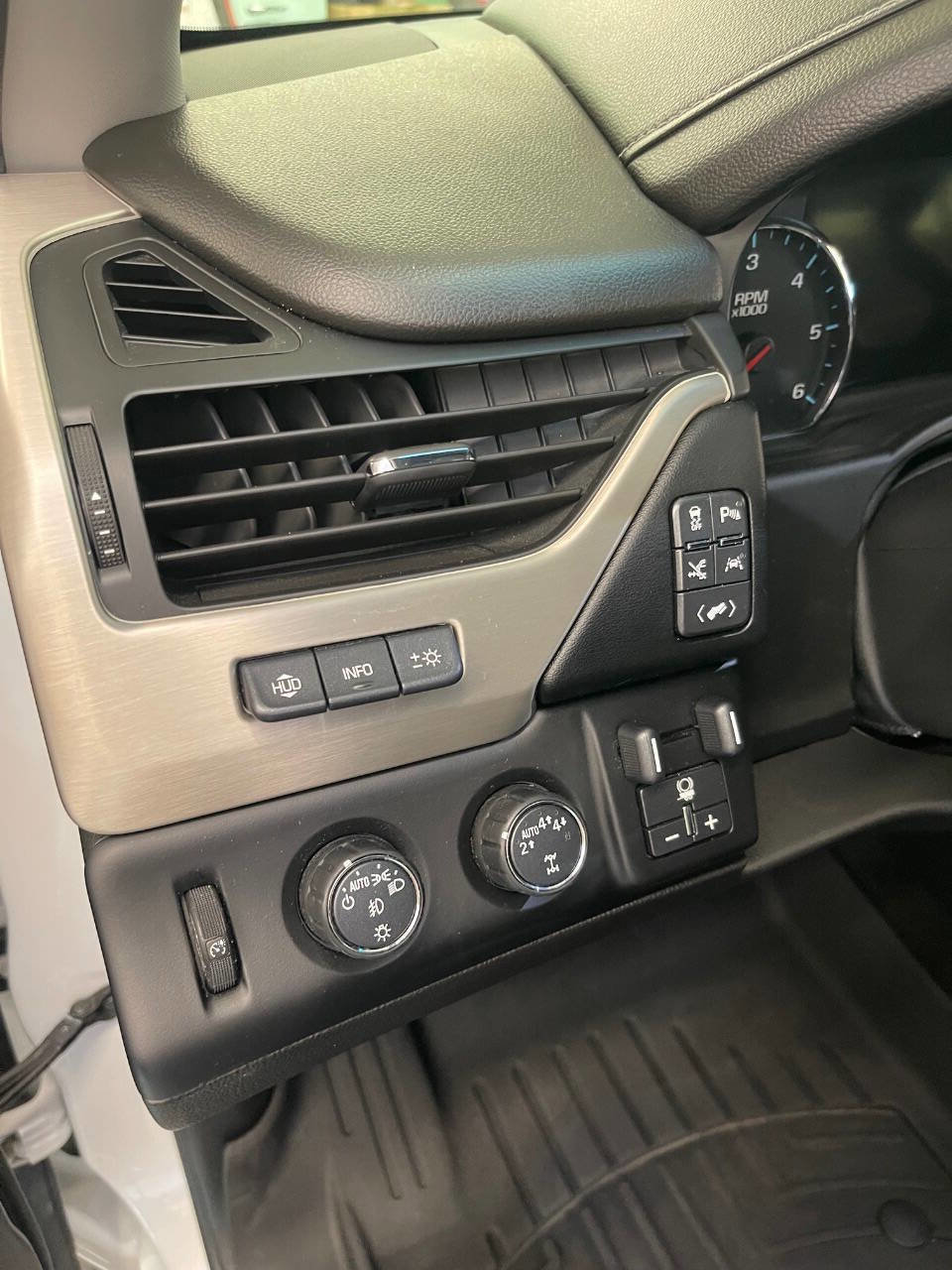 Used 2018 GMC Yukon Denali w/ Denali Ultimate Package AWD/4WD image 26