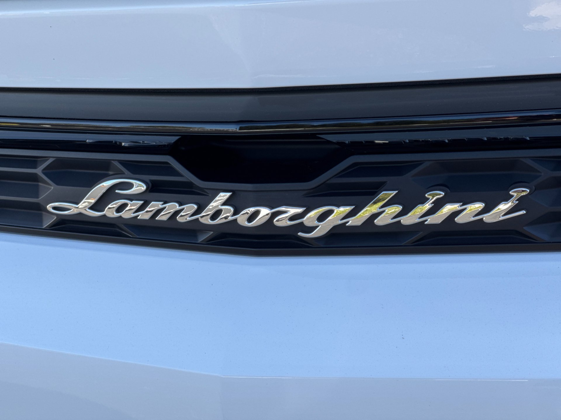 Used 2025 Lamborghini Urus SE AWD/4WD image 13