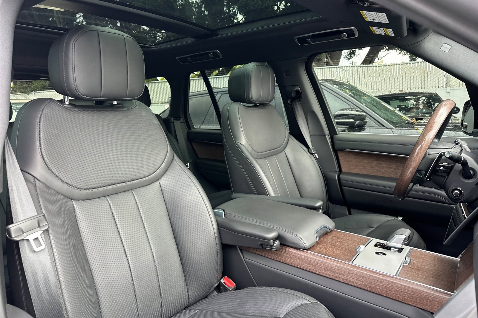 Used 2024 Land Rover Range Rover SE image 31