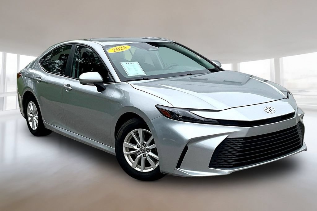 Used 2025 Toyota Camry LE FWD image 3