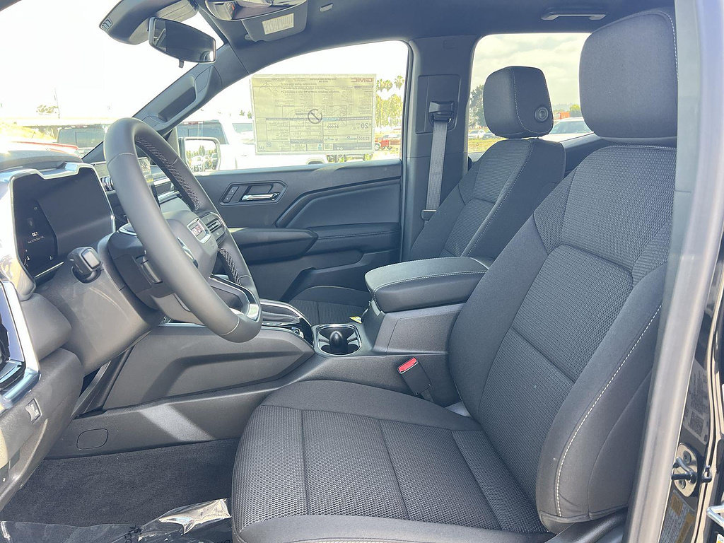 New 2026 GMC Canyon Elevation w/ LPO, Black Badging Package RWD image 23