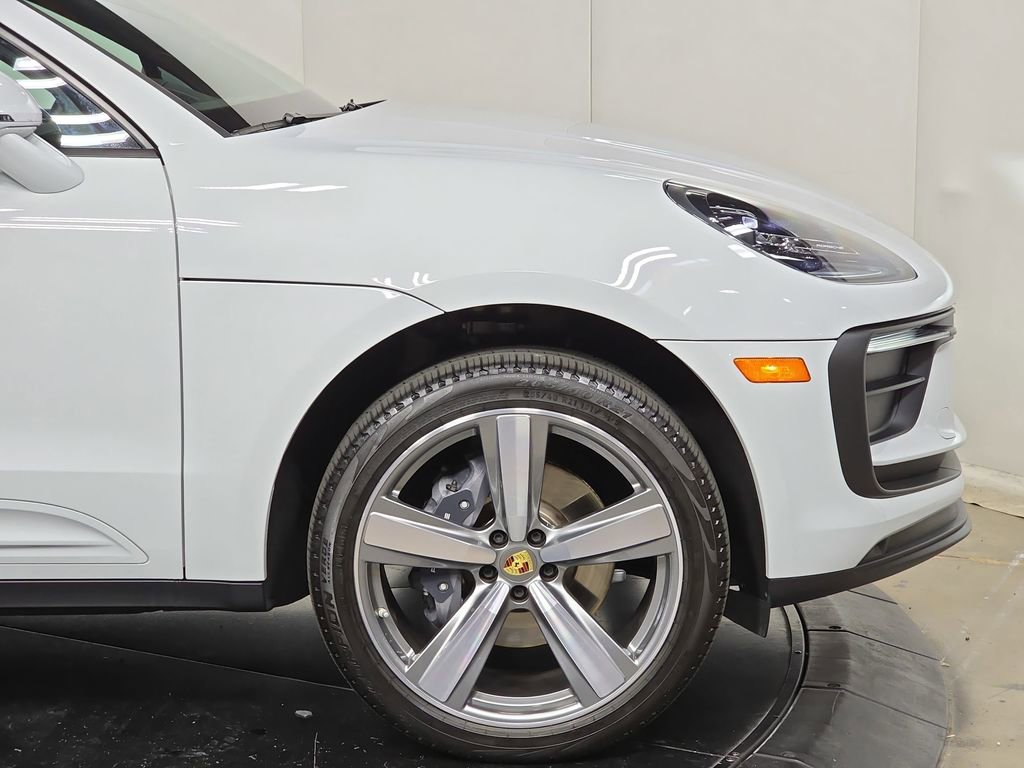 Certified 2025 Porsche Macan AWD/4WD image 11