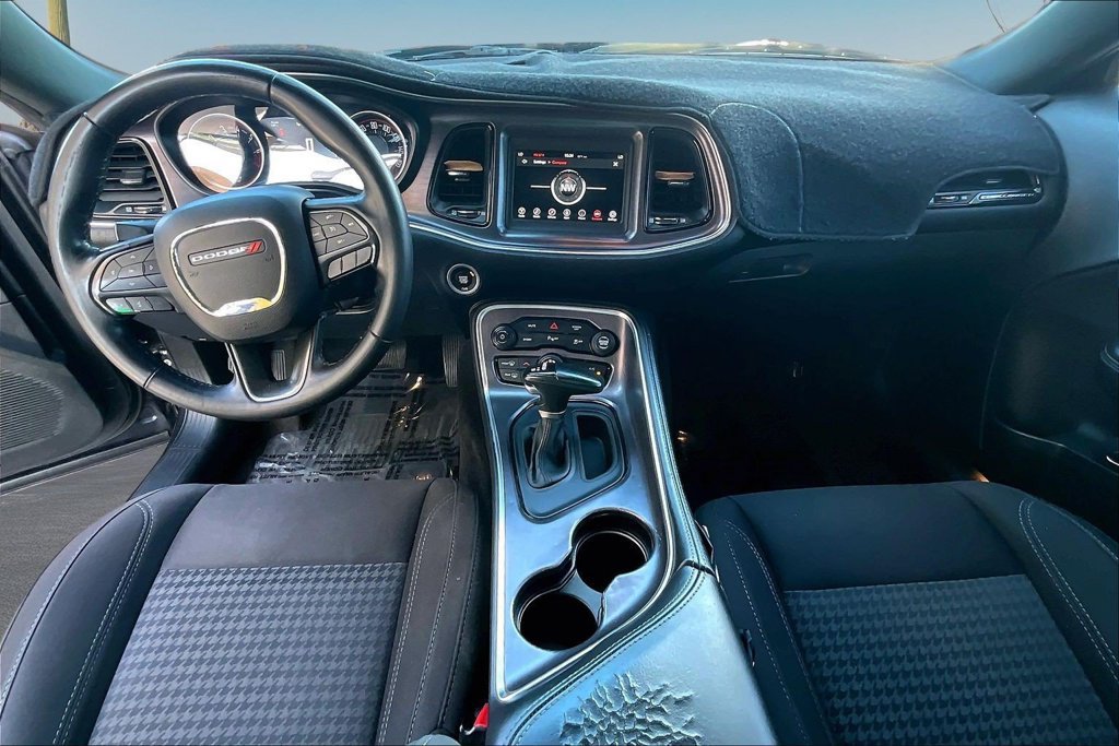Used 2018 Dodge Challenger SXT w/ Driver Convenience Group RWD image 16