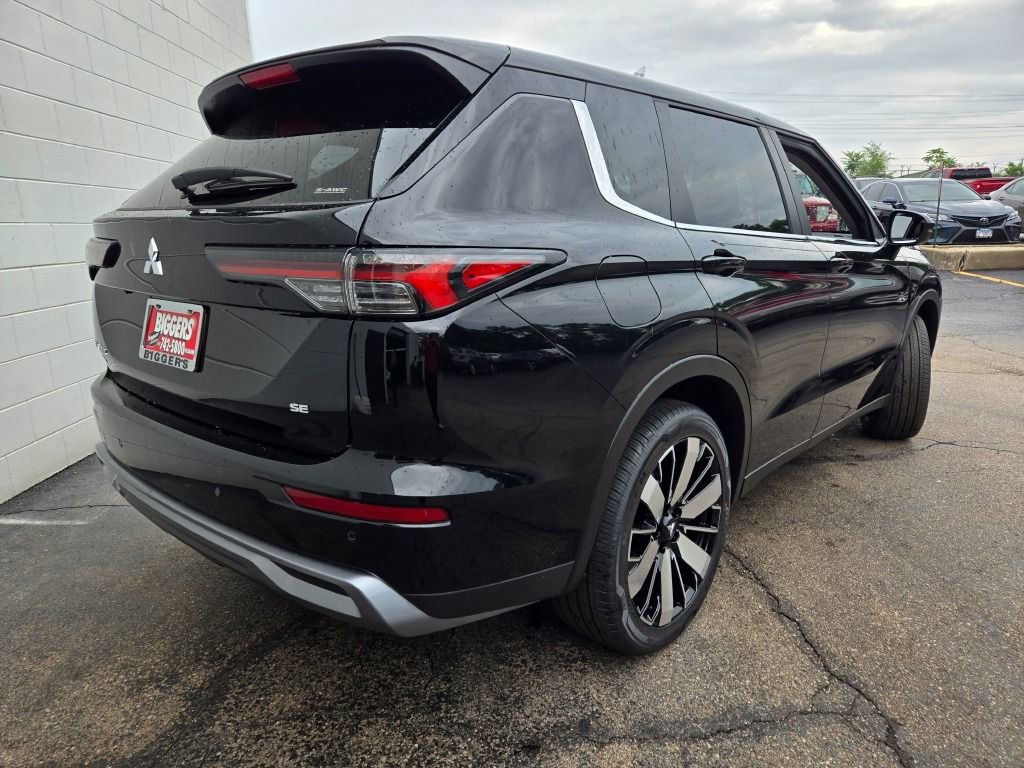 New 2025 Mitsubishi Outlander SE image 10