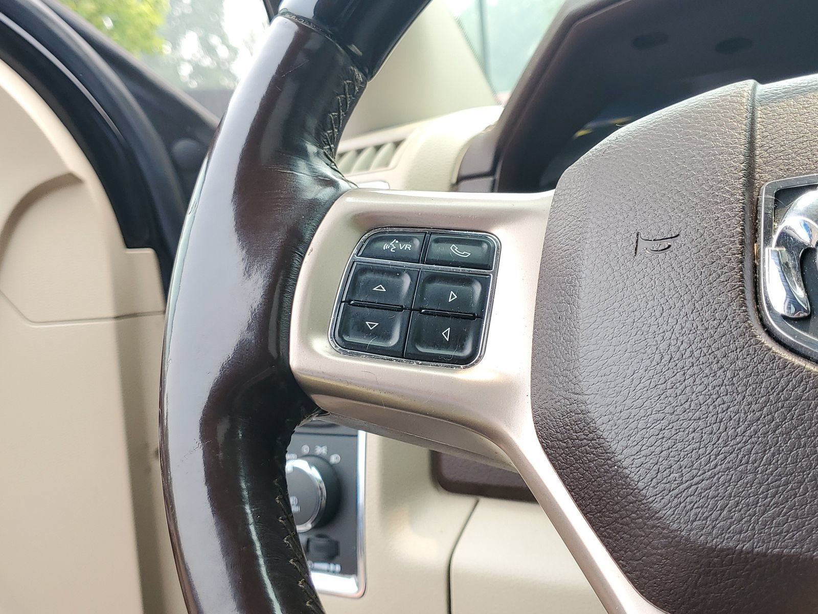 Used 2015 RAM 1500 Laramie Longhorn w/ Convenience Group AWD/4WD image 16