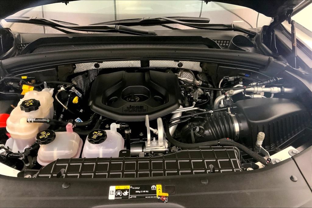 Used 2022 Jeep Grand Cherokee Summit AWD/4WD image 9