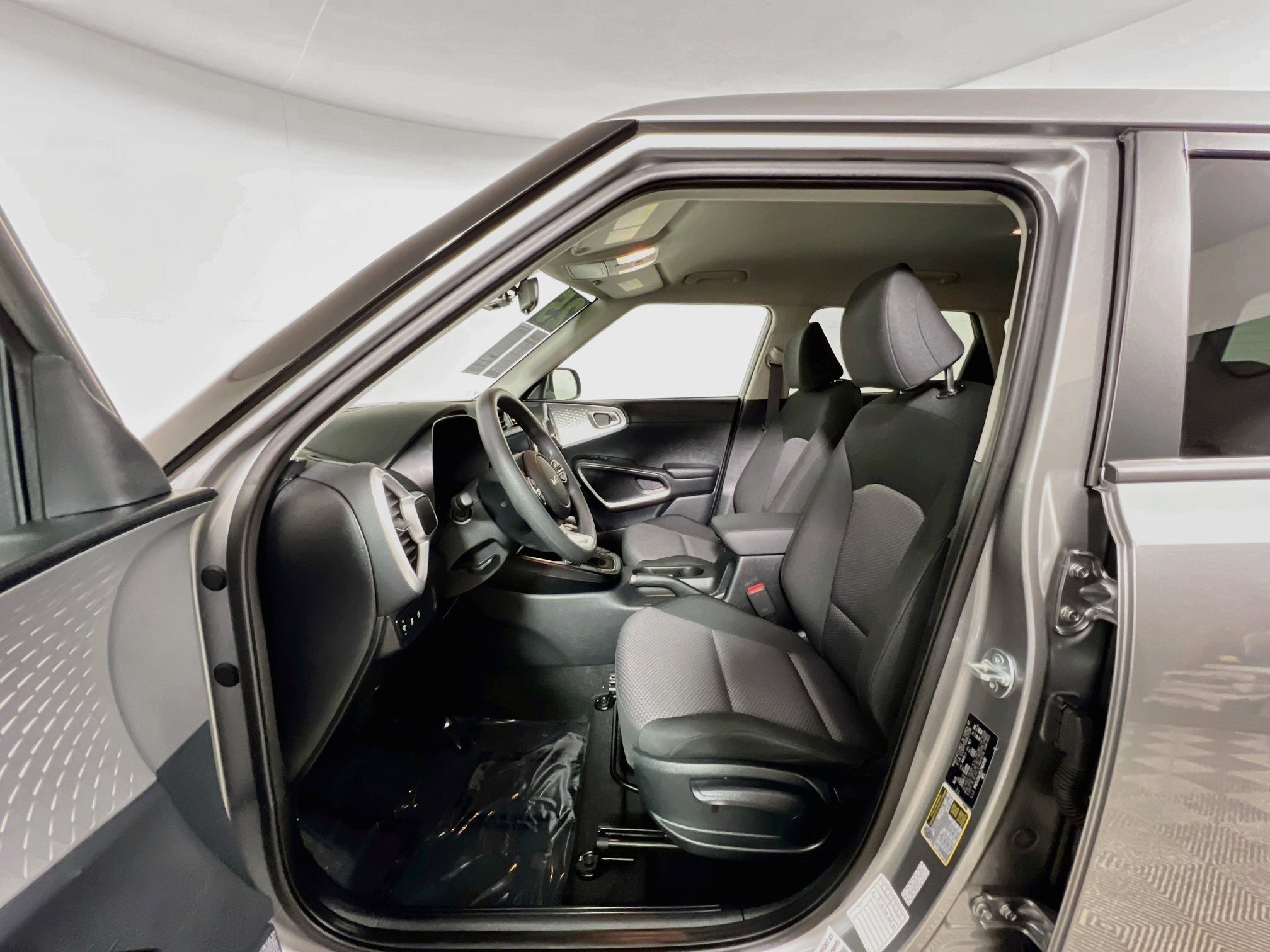 Used 2025 Kia Soul LX w/ LX Technology Package FWD image 15