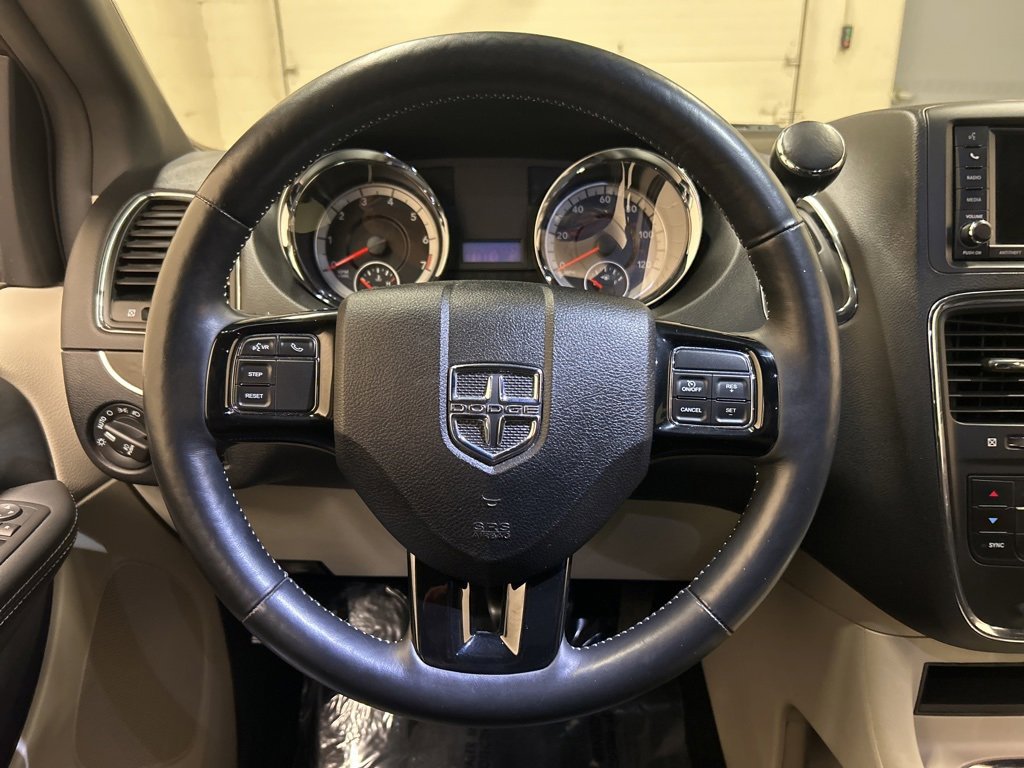Used 2016 Dodge Grand Caravan SXT image 17
