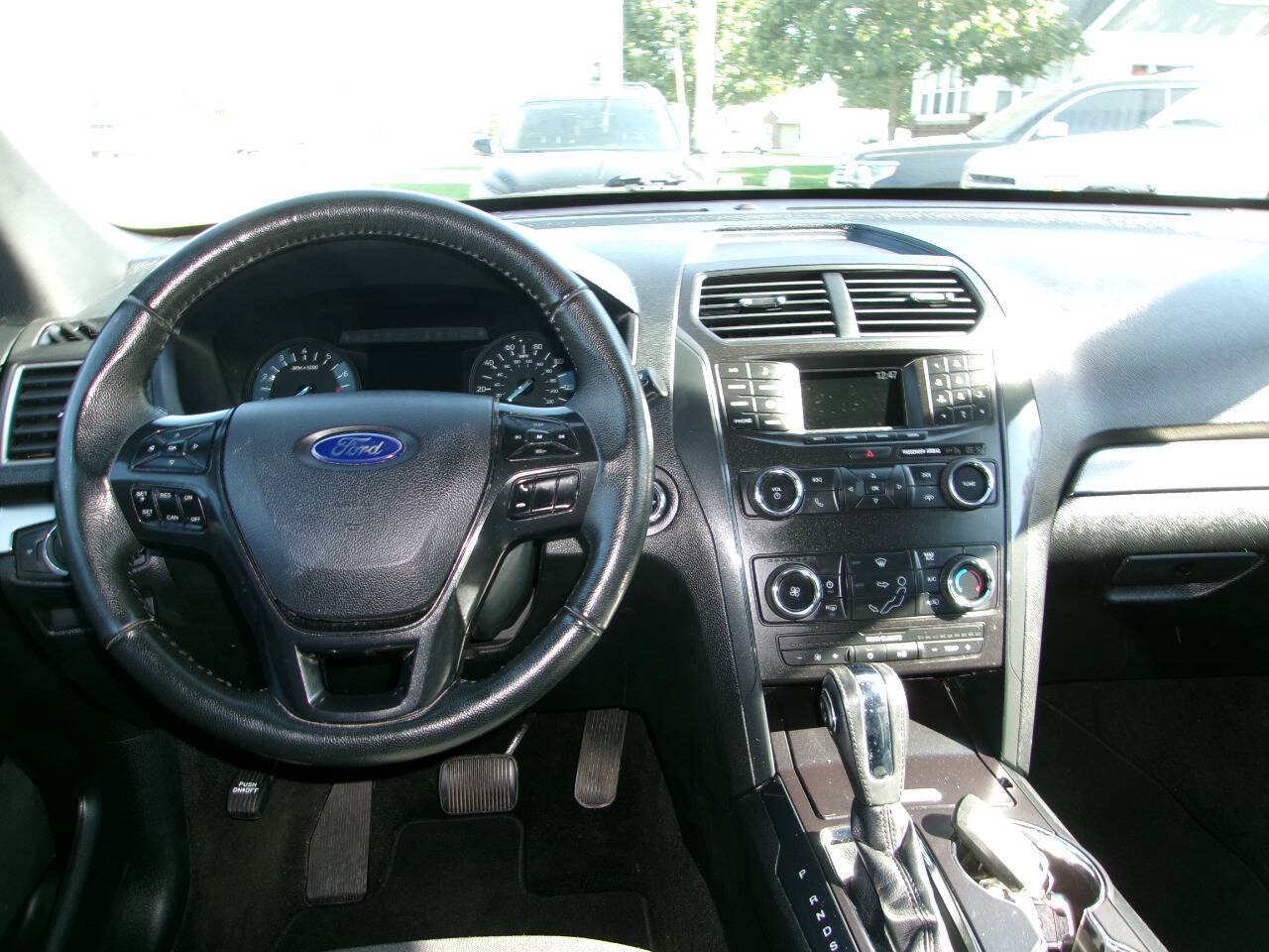 Used 2018 Ford Explorer XLT AWD/4WD image 7