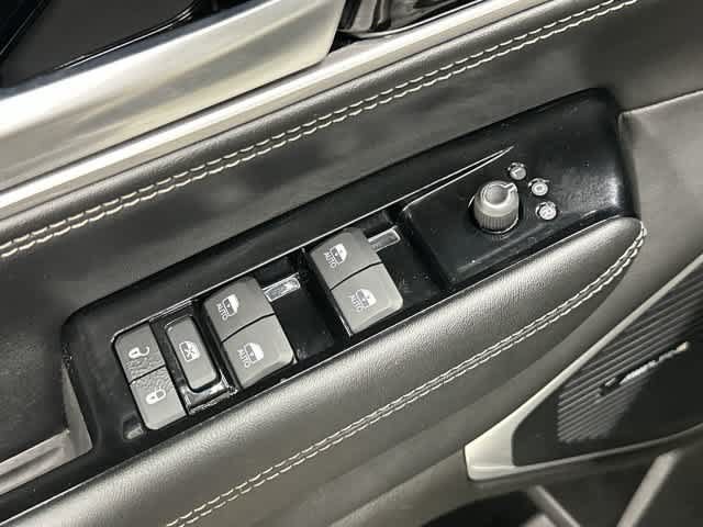 Used 2024 Jeep Wagoneer L Series II w/ Flexible Seating Group RWD image 20