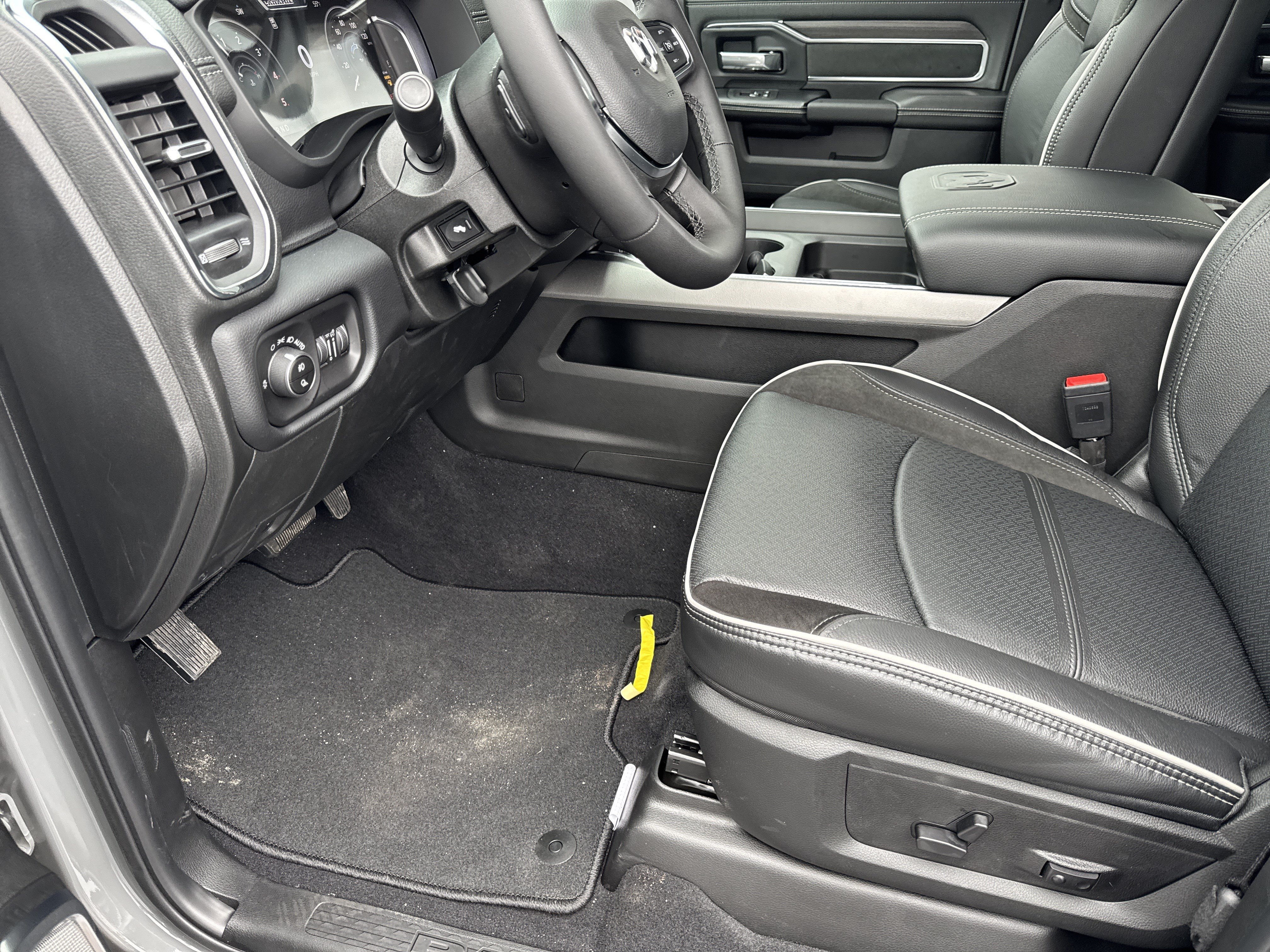 New 2026 RAM 2500 Laramie AWD/4WD image 9