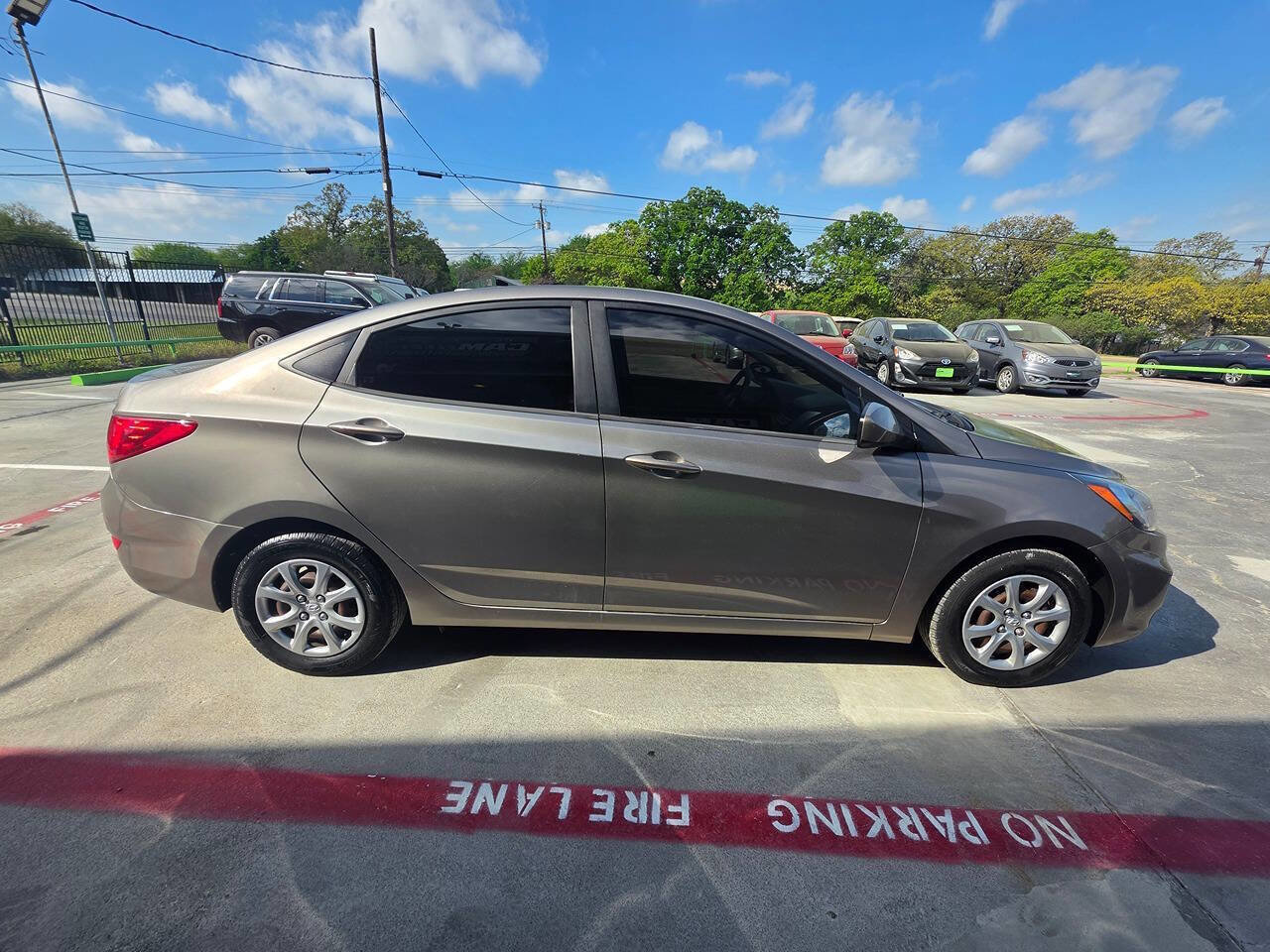 Used 2013 Hyundai Accent GLS FWD image 17
