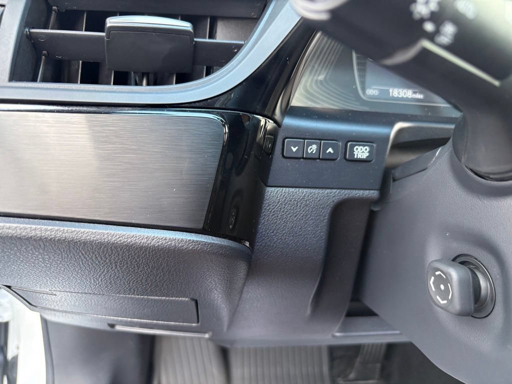 Used 2024 Lexus ES 300h w/ Premium Package FWD image 21