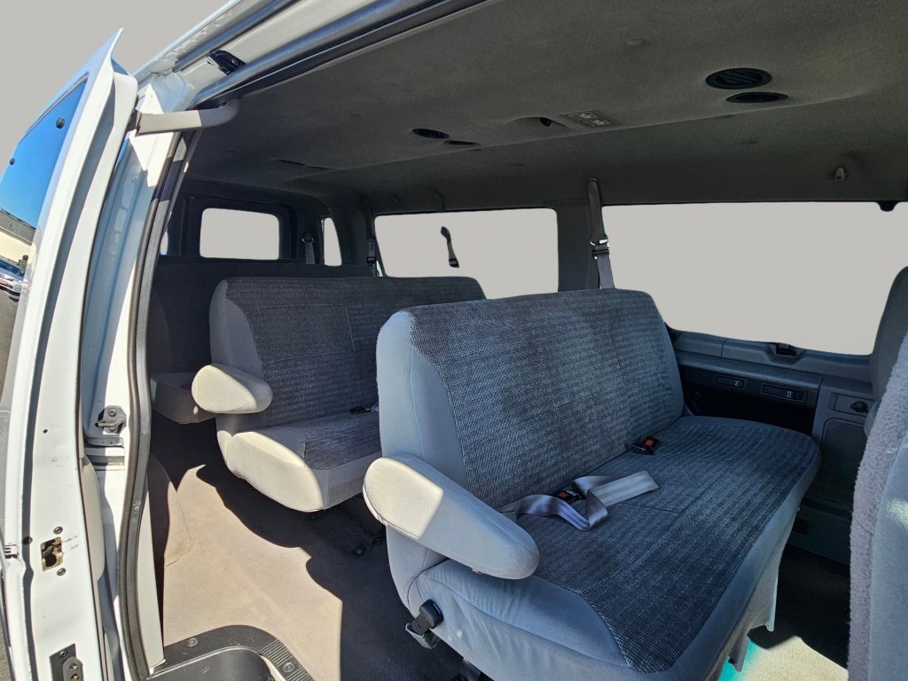 Used 2001 Ford E-350 and Econoline 350 Club Wagon image 22