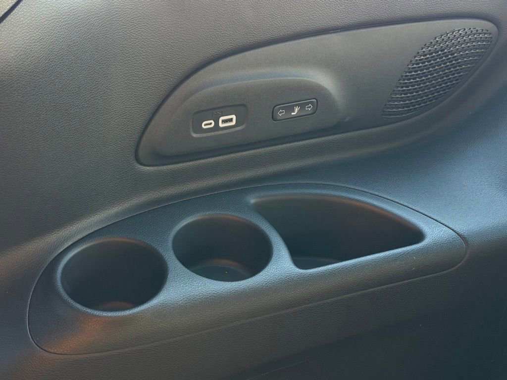 Used 2024 Chrysler Pacifica Pinnacle image 32