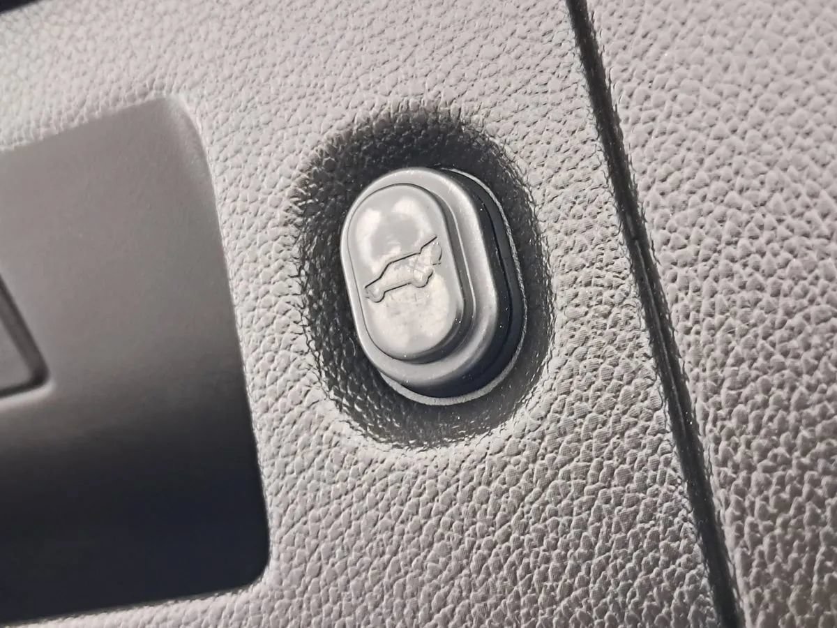 Used 2016 Cadillac Escalade 4WD image 29