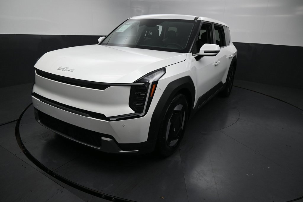 Used 2024 Kia EV9 Light Long Range image 12