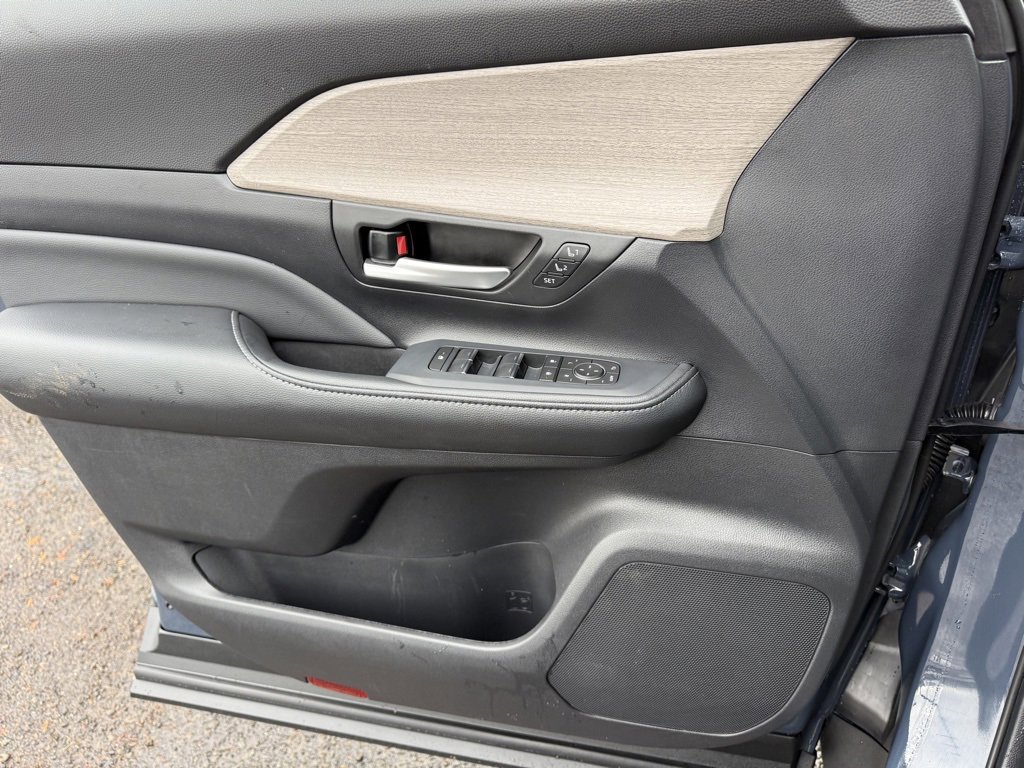 Certified 2025 Toyota Grand Highlander FWD image 24
