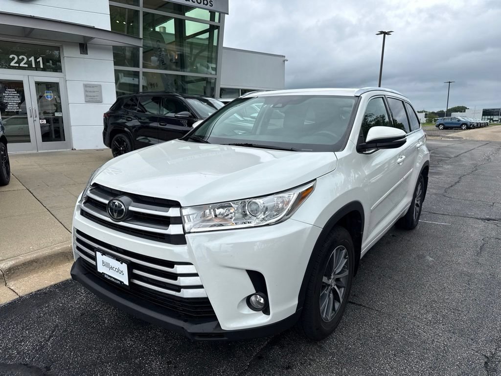 Used 2018 Toyota Highlander XLE AWD/4WD image 2