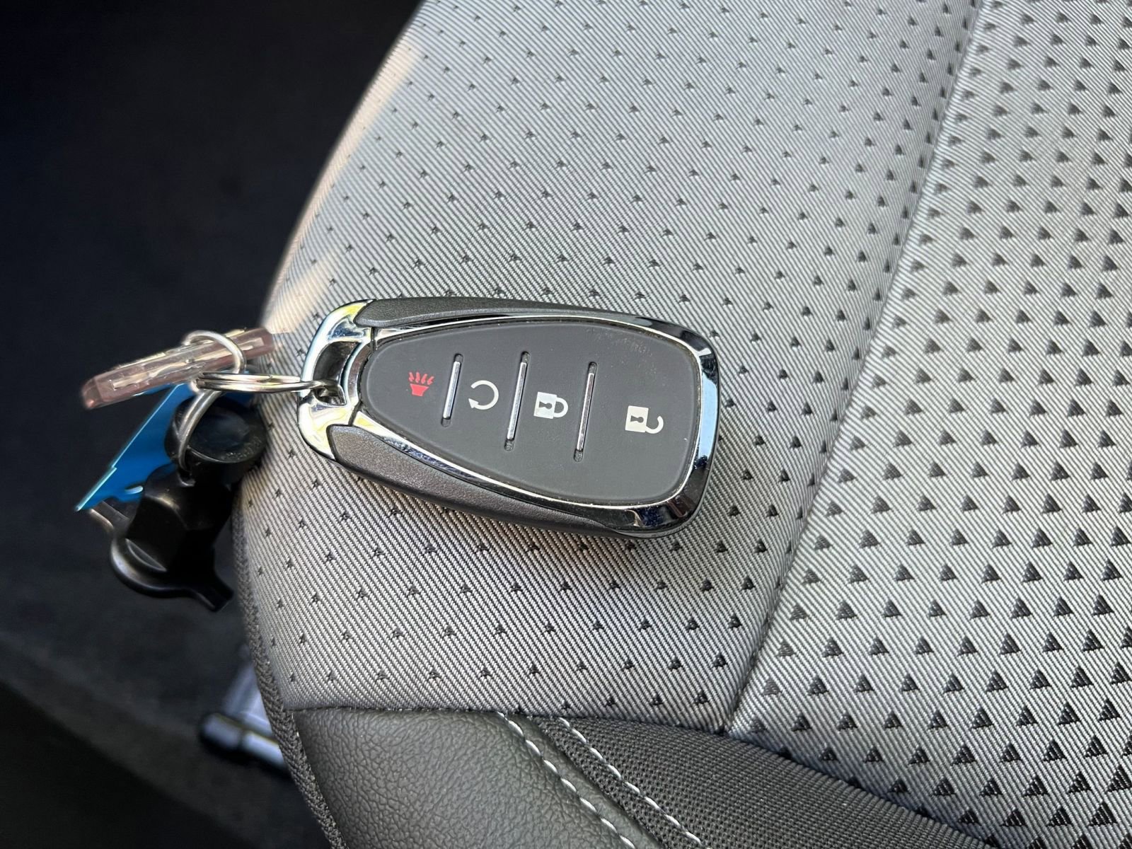 Used 2025 Chevrolet Trax LT w/ LT Convenience Package image 18