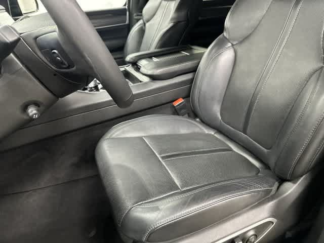 Used 2024 Jeep Wagoneer L Series II w/ Flexible Seating Group RWD image 10