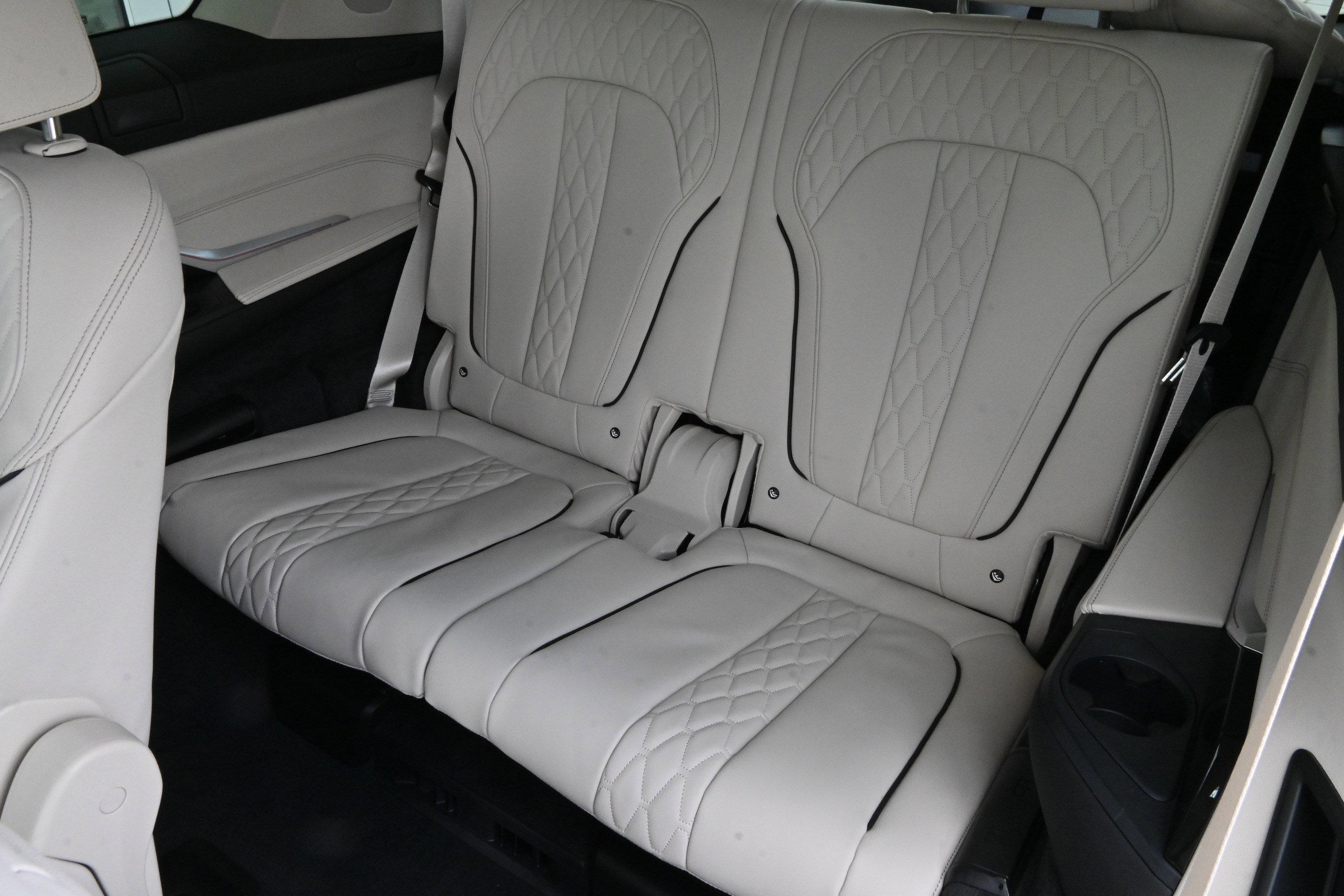Certified 2025 BMW X7 xDrive40i w/ Executive Package image 14