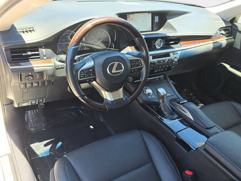 Used 2016 Lexus ES 300h w/ Navigation System Package FWD image 18
