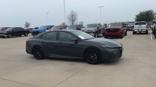 Used 2025 Toyota Camry SE image 3