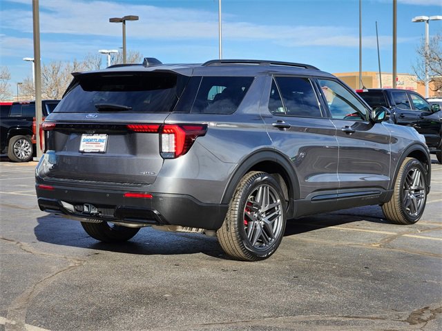 Used 2025 Ford Explorer ST-Line w/ ST-Line Street Pack image 4