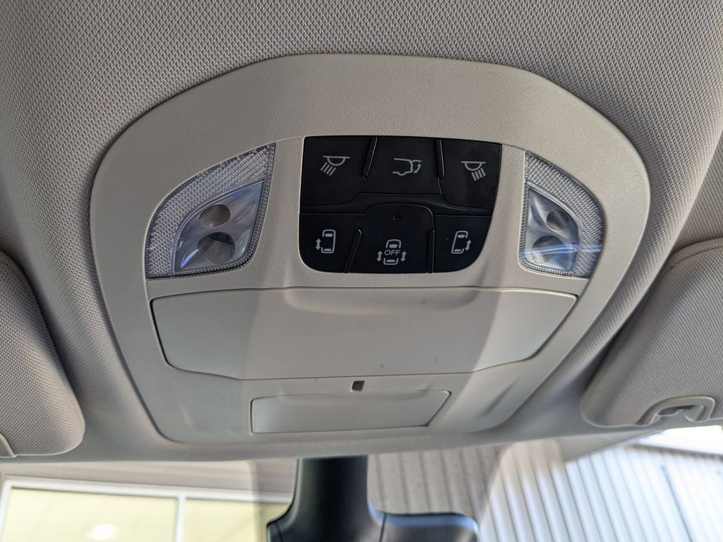 Used 2024 Chrysler Pacifica Touring-L FWD image 24