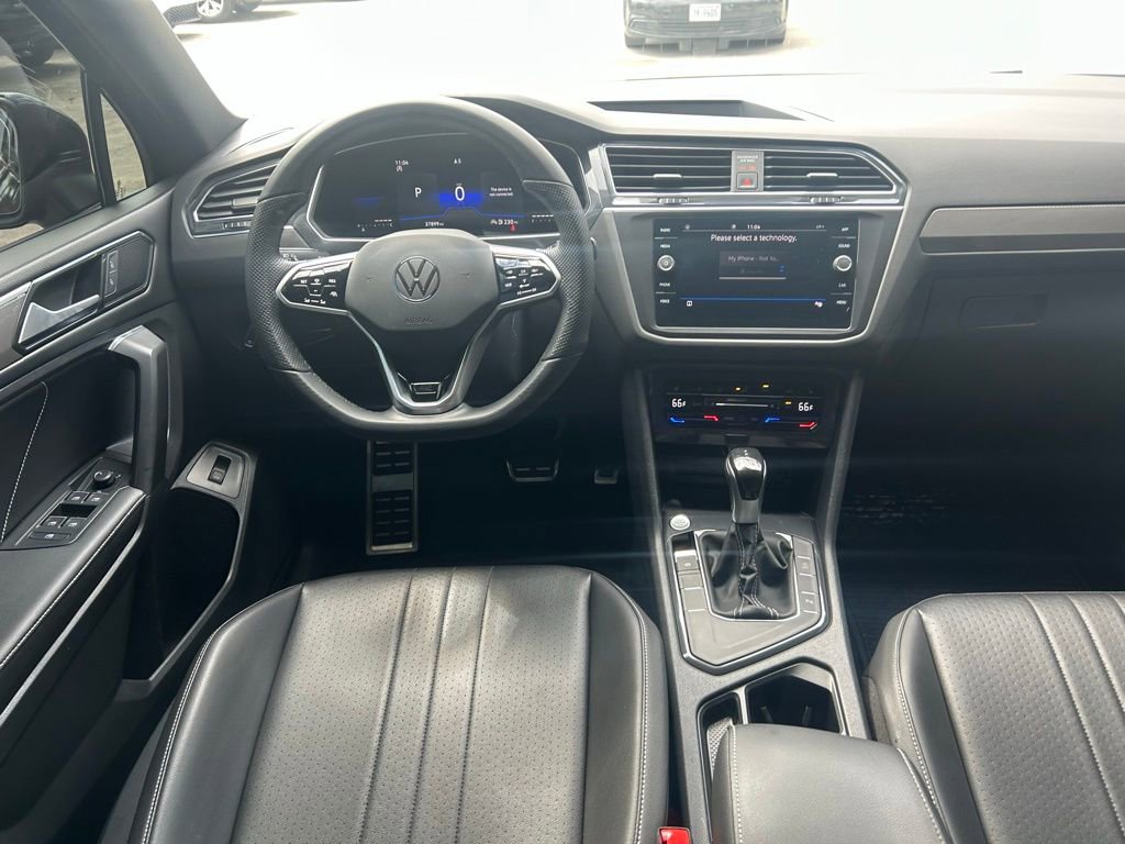 Certified 2022 Volkswagen Tiguan SE R-Line image 9